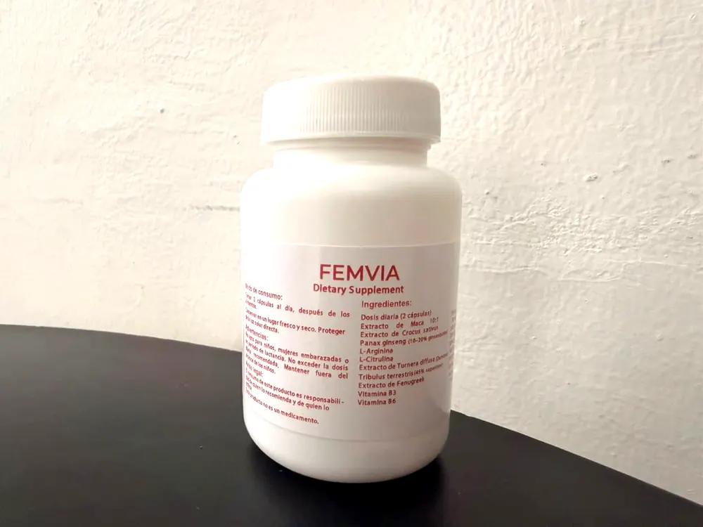 Etiqueta de Femvia con los ingredientes declarados, el lote y la pauta de uso